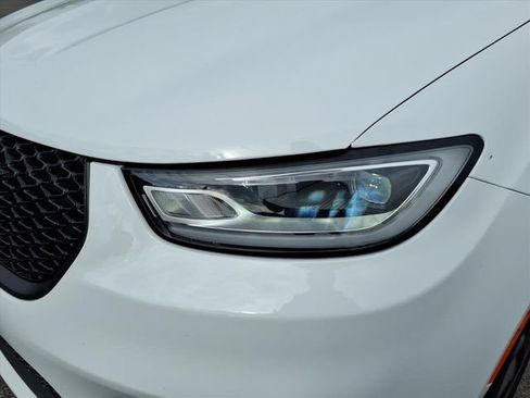 Used 2025 Chrysler Pacifica Limited FWD image 12
