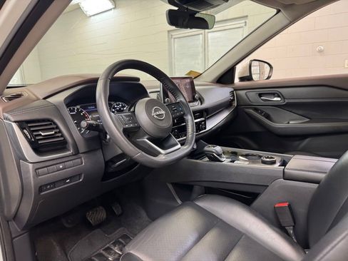 Used 2023 Nissan Rogue SV w/ SV Premium Package image 12