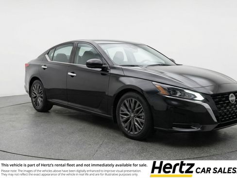 Used 2025 Nissan Altima 2.5 SV image 1