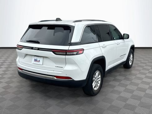 Used 2024 Jeep Grand Cherokee Laredo RWD image 5