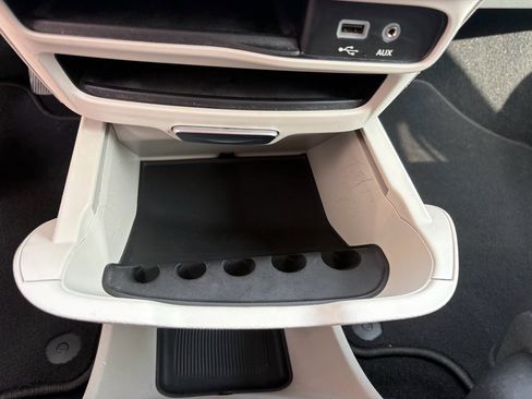 Used 2020 Chrysler Pacifica Touring-L image 23