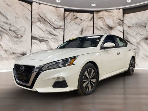 Used 2021 Nissan Altima 2.5 SV w/ SV Premium Package image 6