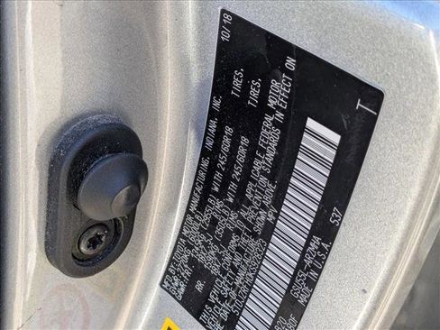 Used 2019 Toyota Highlander XLE image 24