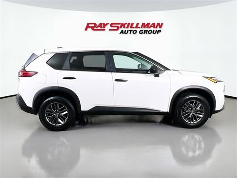 Used 2023 Nissan Rogue S image 8