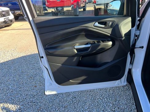 Used 2019 Ford Escape SE image 11