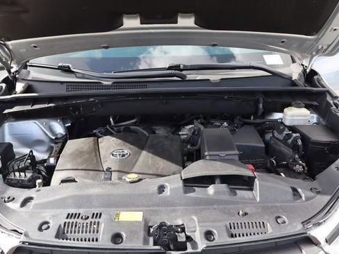 Used 2017 Toyota Highlander XLE image 22