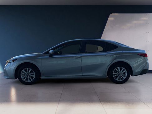 Used 2025 Toyota Camry LE image 2