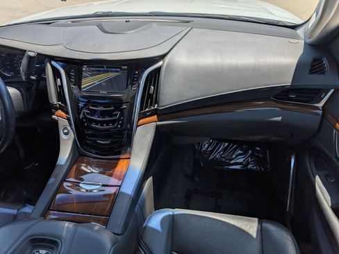 Used 2020 Cadillac Escalade Premium Luxury AWD/4WD image 31