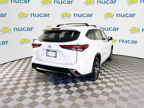 Used 2023 Toyota Highlander XLE image 7