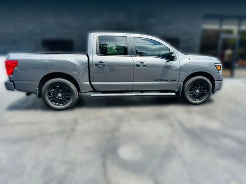 Used 2019 Nissan Titan SV w/ SV Convenience Package image 6