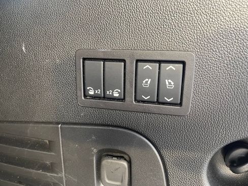 Used 2019 GMC Yukon SLT w/ Premium Edition AWD/4WD image 14