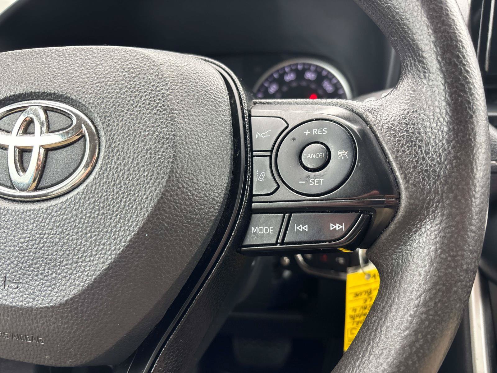 Used 2021 Toyota RAV4 LE AWD/4WD image 18
