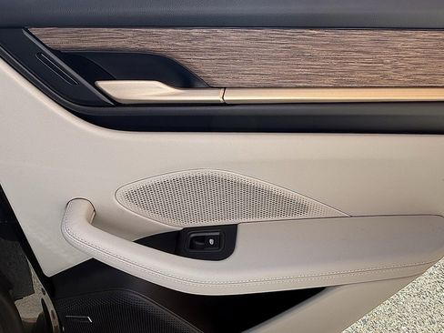 New 2024 Porsche Macan 4 Electric image 21