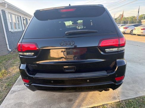 Used 2018 Jeep Grand Cherokee Altitude image 9