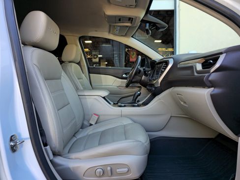 Used 2019 GMC Acadia Denali w/ Technology Package FWD image 27