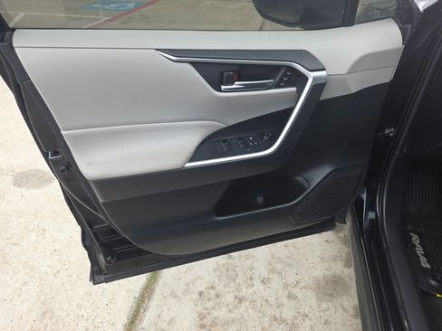 Used 2021 Toyota RAV4 XLE Premium FWD image 26