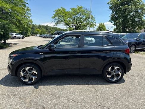 Used 2023 Hyundai Venue SEL FWD image 18