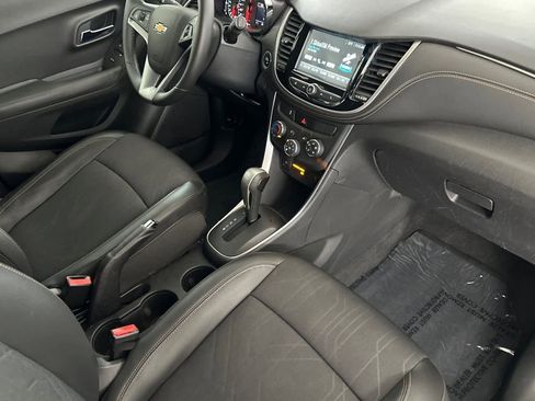 Used 2017 Chevrolet Trax LT w/ LT Convenience Package image 16