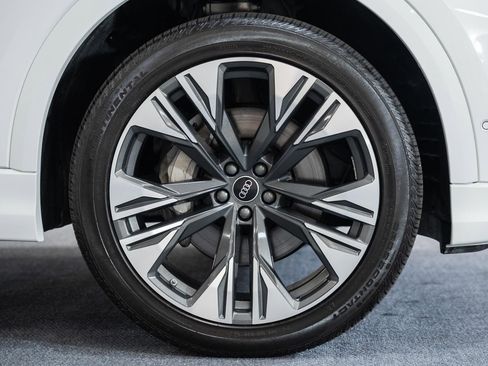 Used 2025 Audi Q8 Premium Plus AWD/4WD image 19