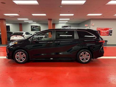 Certified 2023 Toyota Sienna Platinum AWD/4WD image 6