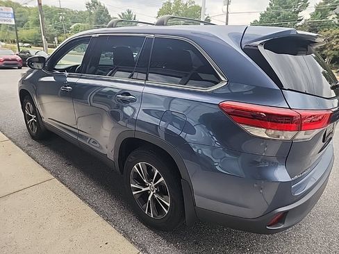 Used 2019 Toyota Highlander LE AWD/4WD image 5