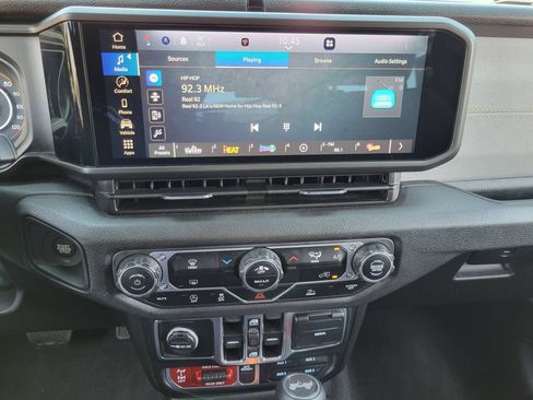 Used 2025 Jeep Wrangler Unlimited Sport AWD/4WD image 9