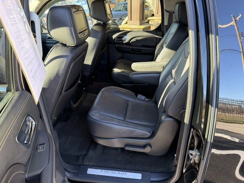 Used 2012 Cadillac Escalade ESV Platinum image 24