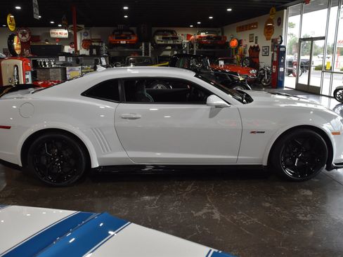 Used 2014 Chevrolet Camaro Z/28 RWD image 9