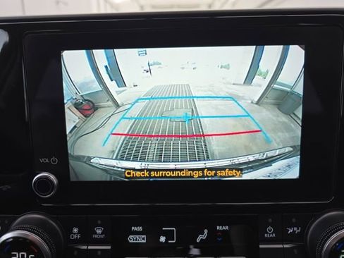 Used 2024 Toyota Highlander XLE image 19