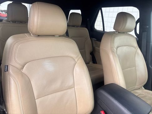 Used 2017 Ford Explorer Limited image 17