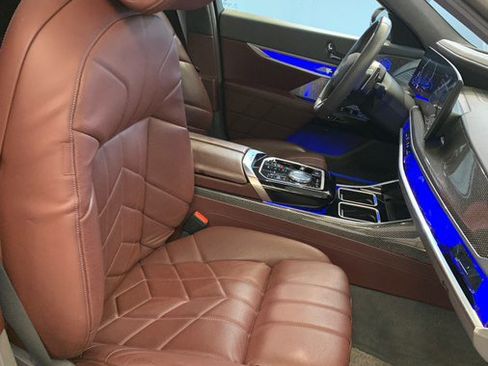 Used 2023 BMW 760i xDrive image 92