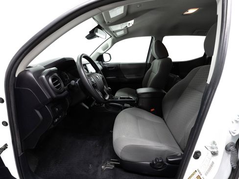Certified 2022 Toyota Tacoma SR image 4