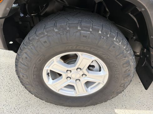 Used 2019 Jeep Wrangler Sport AWD/4WD image 11