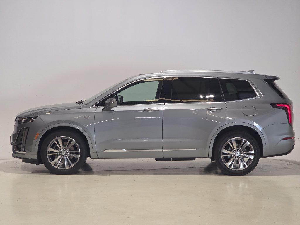 Used 2023 Cadillac XT6 Premium Luxury FWD image 3
