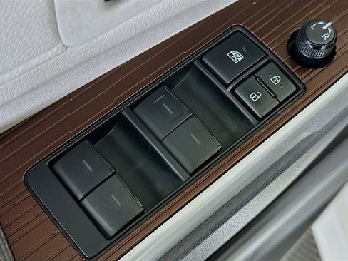 Used 2021 Toyota Sienna XLE image 19