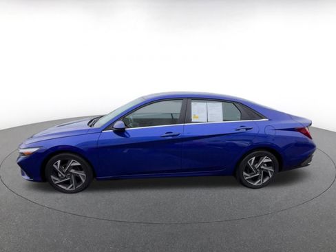 Used 2025 Hyundai Elantra SEL image 8