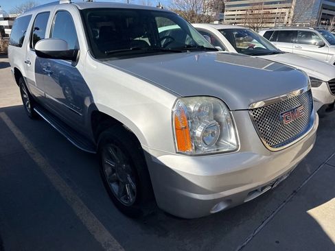 Used 2012 GMC Yukon XL Denali image 2