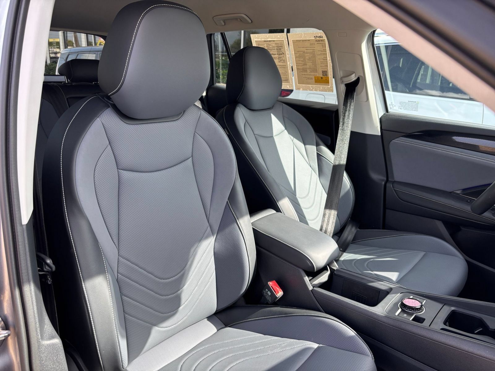 Used 2026 Volkswagen Tiguan SE AWD/4WD image 37