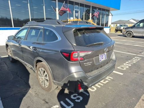 Used 2020 Subaru Outback Premium image 9