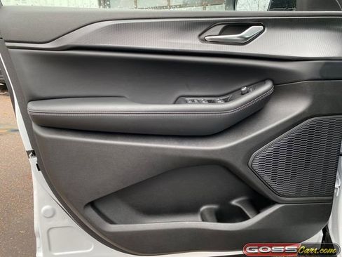 New 2025 Jeep Grand Cherokee Laredo X w/ Luxury Tech Group I image 23