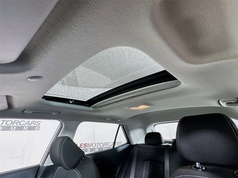 Used 2024 Hyundai Venue SEL image 22