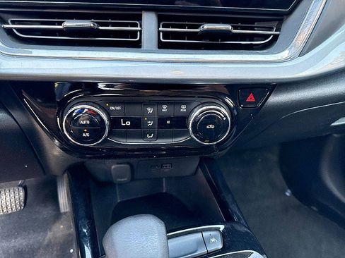 Used 2024 Chevrolet Trax LT FWD image 15