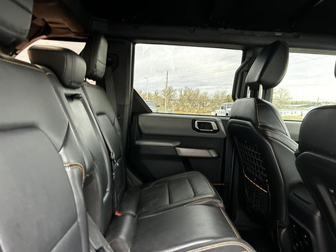 Used 2022 Ford Bronco Badlands image 12