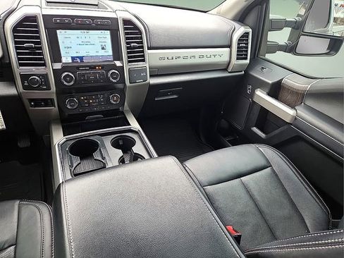 Used 2020 Ford F250 Lariat w/ Chrome Package image 14