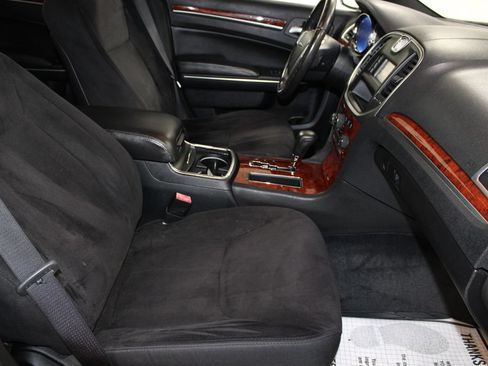 Used 2012 Chrysler 300 RWD image 24
