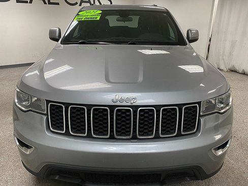 Used 2021 Jeep Grand Cherokee Laredo image 2