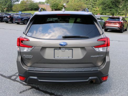 Used 2021 Subaru Forester Premium AWD/4WD image 4