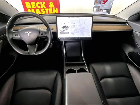 Used 2020 Tesla Model 3 Standard Range Plus image 12