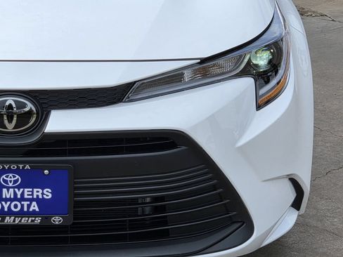 Used 2026 Toyota Corolla LE FWD image 4