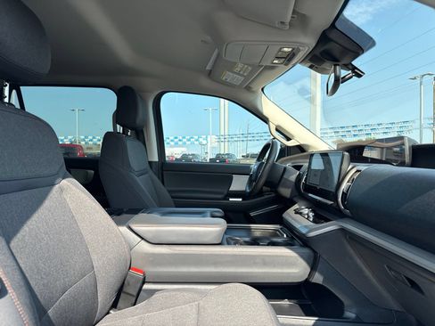 Used 2025 Ford Expedition Active AWD/4WD image 16